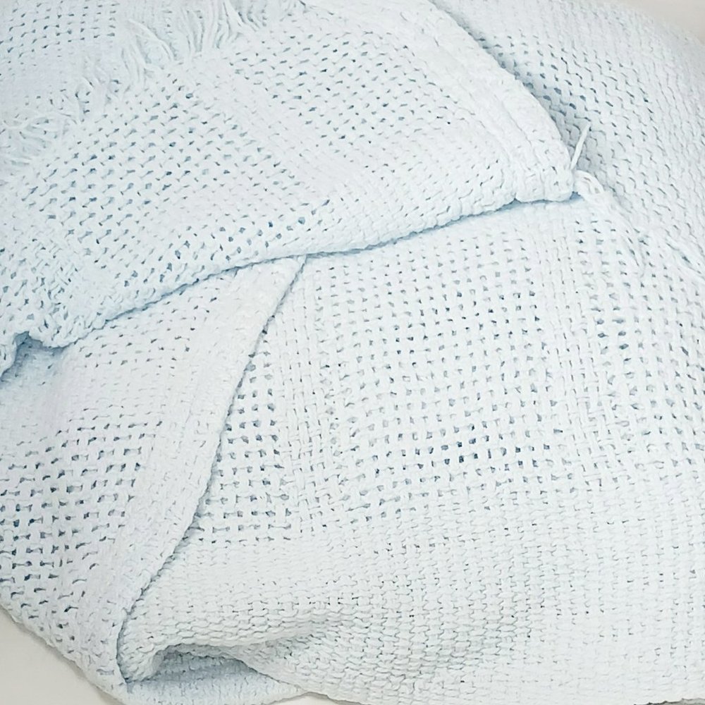 100%cotton baby blanket. Size 82"long 70"W
